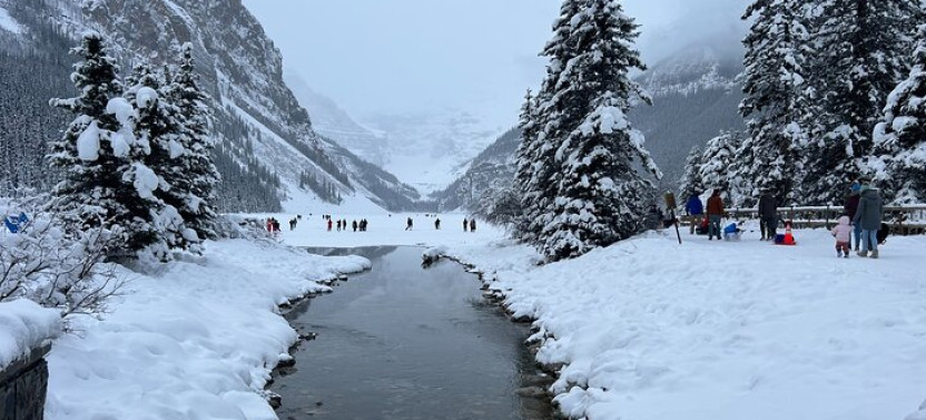 Banff National Park Full-Day Tour with Lake Louise and Moraine Lake