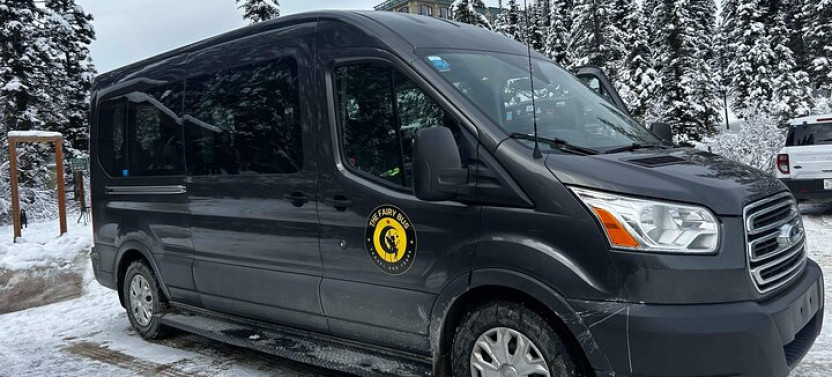 Private Calgary Airport Transfer to Banff with Local Driver