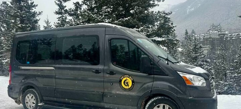 Private Calgary Airport Transfer to Banff with Local Driver