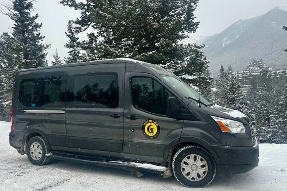 Private Calgary Airport Transfer to Banff with Local Driver