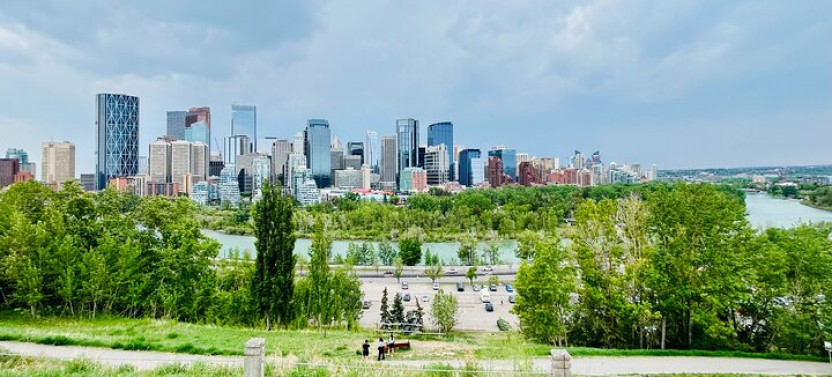 Private Calgary Airport Transfer to Banff with Local Driver