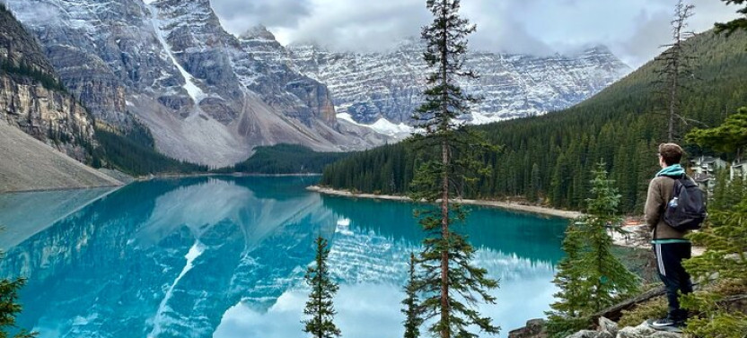 Private Icefields Parkway Tour With Lake Louise & Moraine Lake Access