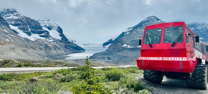 Private Icefields Parkway Tour With Lake Louise & Moraine Lake Access