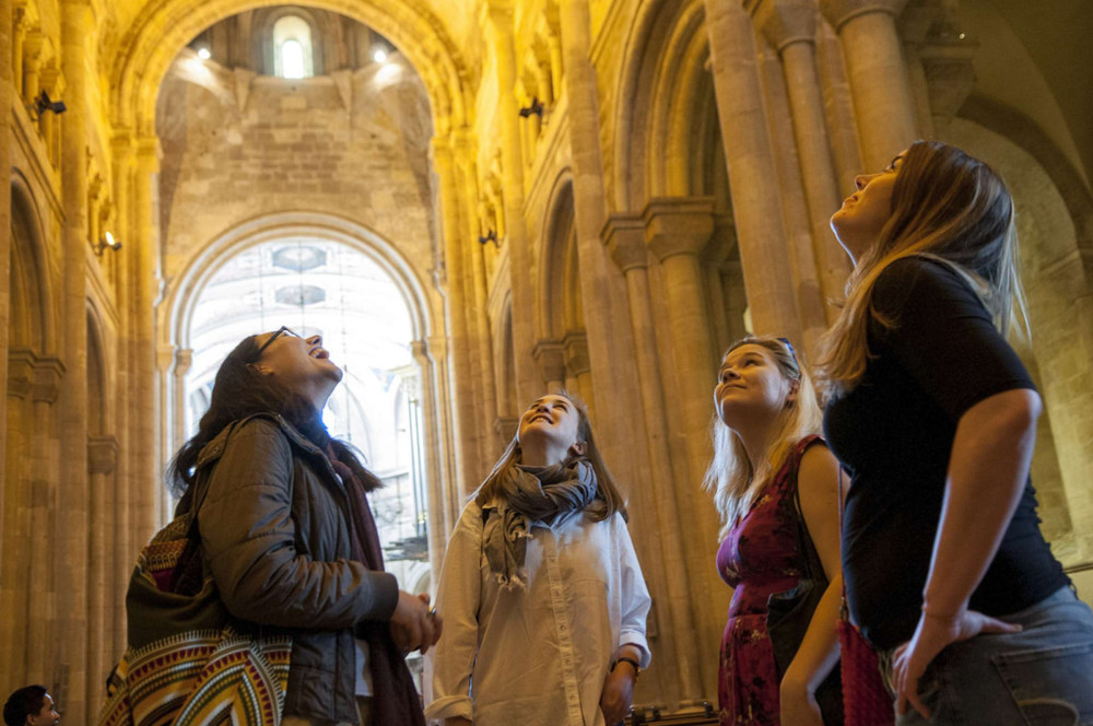 Small Group Expert-led Alfama Neighborhood Tour