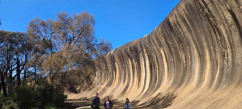 Private Wave Rock & Mulka’s Cave Day Tour with Aussie BBQ