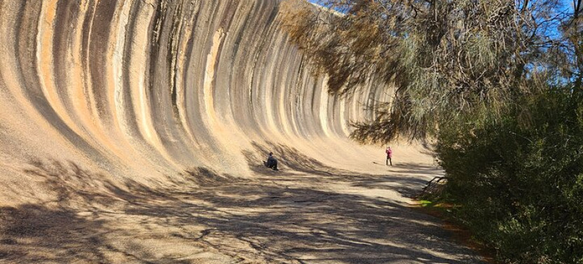 Private Wave Rock & Mulka’s Cave Day Tour with Aussie BBQ