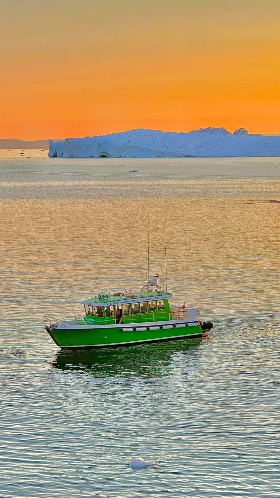 Ilulissat Icefjord Boat Tour with Icebergs & Hot Drinks