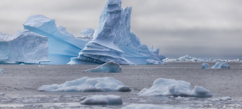 Ilulissat Icefjord Boat Tour with Icebergs & Hot Drinks