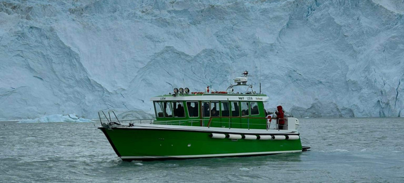 Scenic Boat Day Tour to Calving Eqi Glacier from Ilulissat