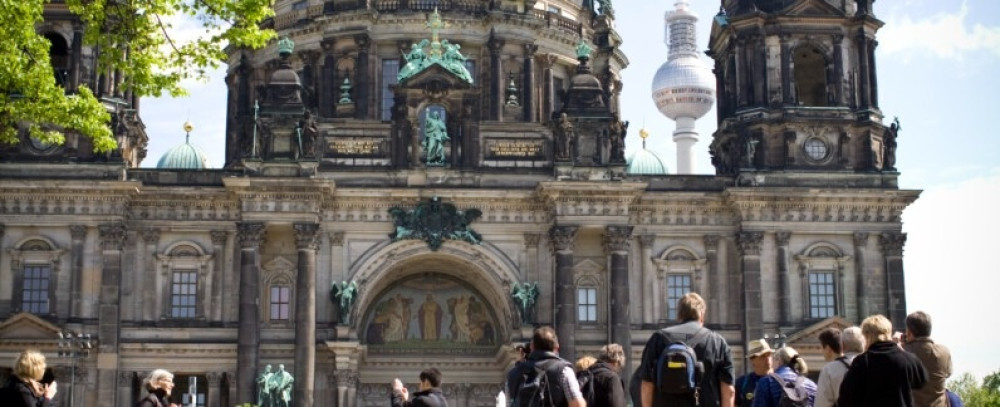 Explore Berlin with a Private Guide: A Walking Tour of Iconic Landmarks