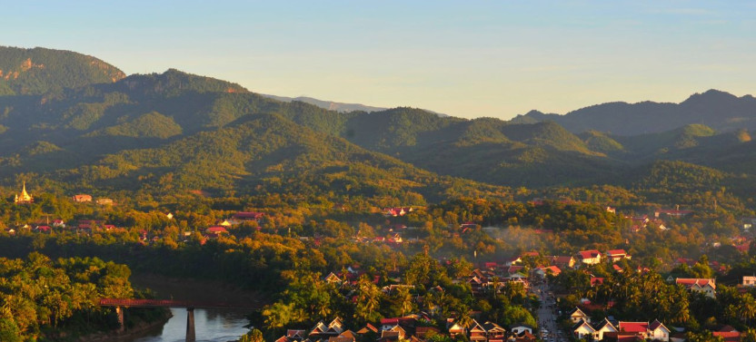 Luang Prabang: Temples, National Museum and Night Market Private Tour