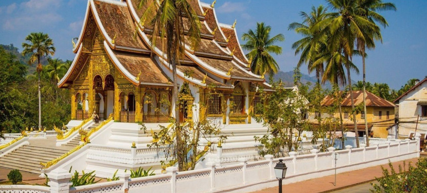 Luang Prabang: Alm Giving offering, Buddish Temples and Phu Si Hill Private