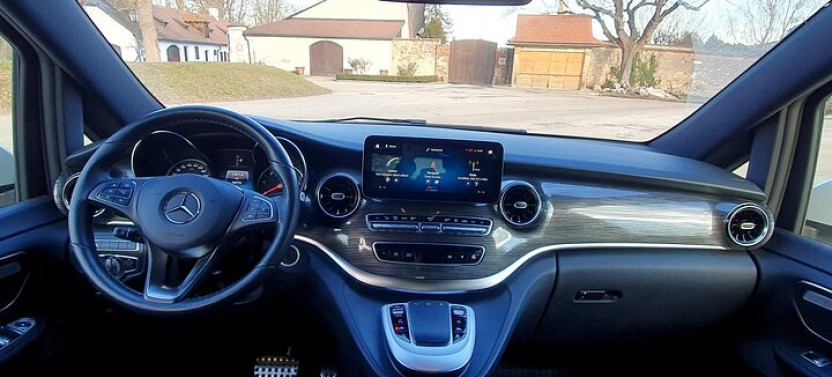 Private Luxury Mercedes Transfer from Prague to Dresden