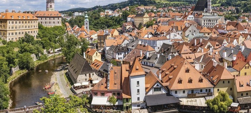 Private Luxury Transfer from Prague to Hallstatt via Cesky Krumlov