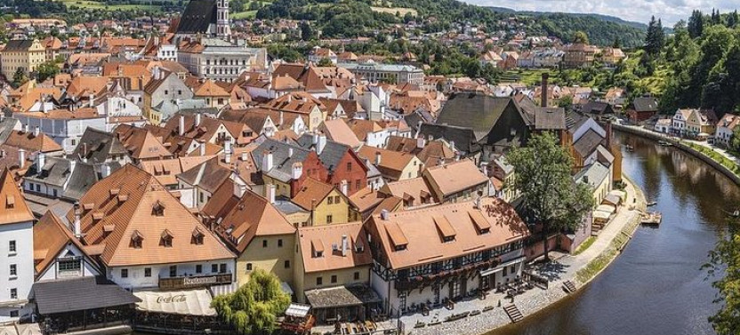 Private Prague to Vienna Transfer via Český Krumlov with Guide