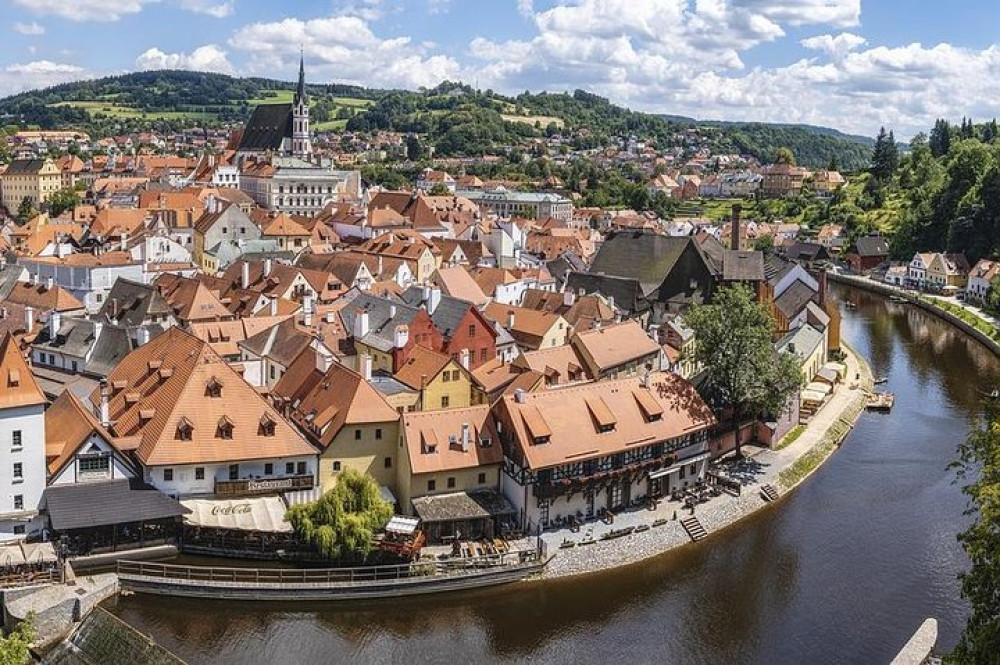 Private Prague to Vienna Transfer via Český Krumlov with Guide