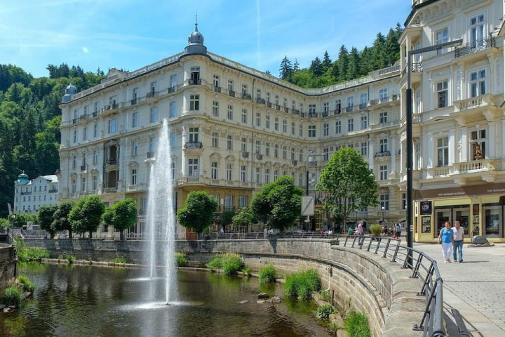 Private All-Inclusive Karlovy Vary & Moser Glassworks Day Trip from Prague