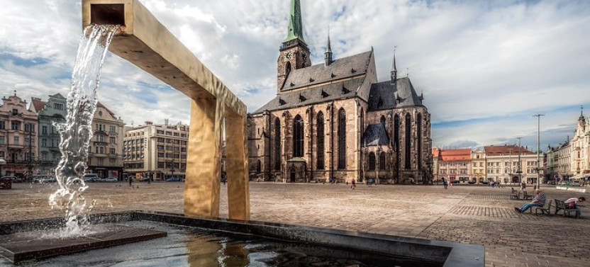 Private Prague–Regensburg Transfer With Pilsner Urquell Brewery Tour