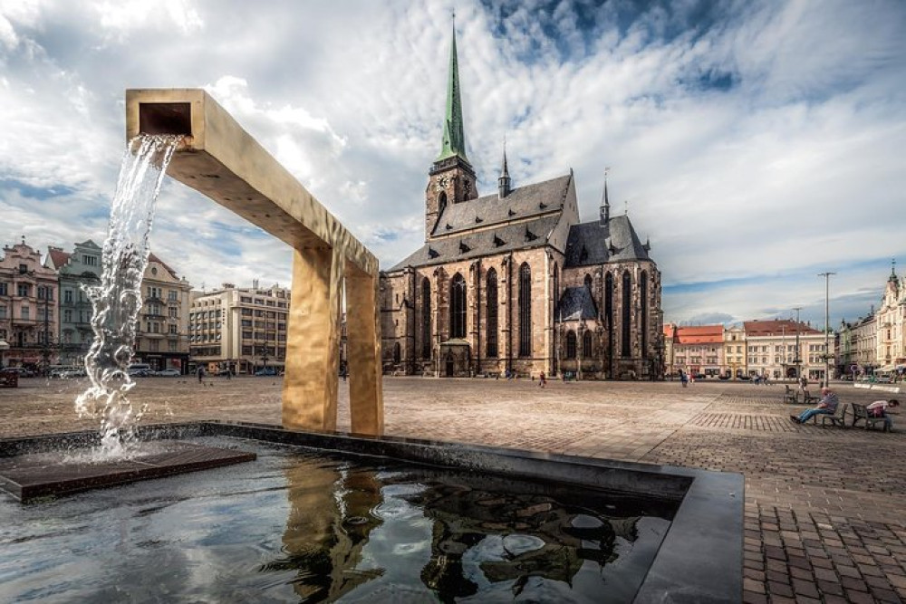 Private Prague–Regensburg Transfer With Pilsner Urquell Brewery Tour