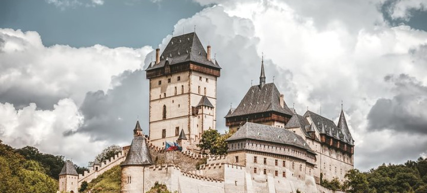 Private Prague Walking Tour with Karlstejn Castle Excursion