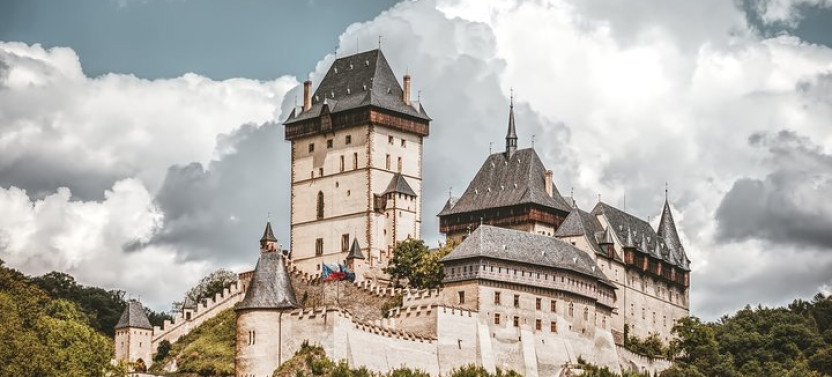 Private Karlstejn Castle Tour from Prague with Glassworks Visit and Lunch