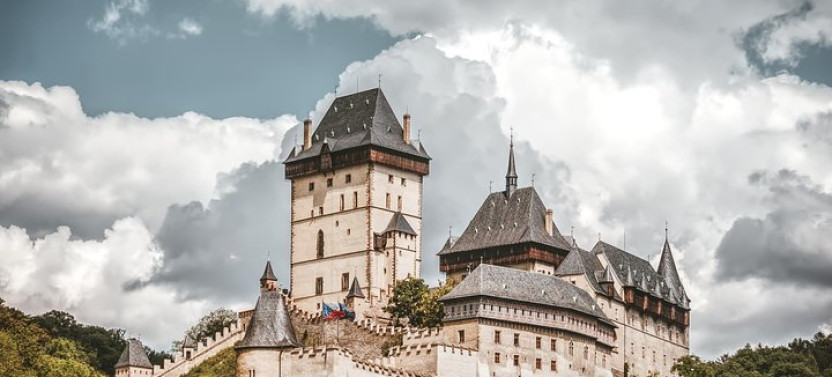 Private Karlstejn Castle Tour from Prague with Lunch and Admission