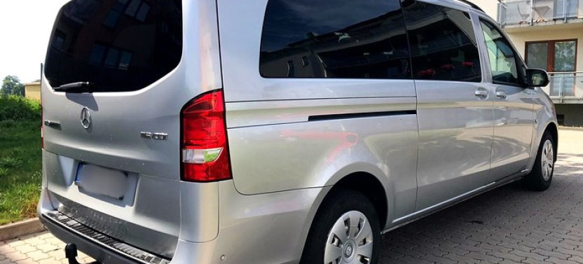 Private Transfer from Vienna to Prague with Door-to-Door Service