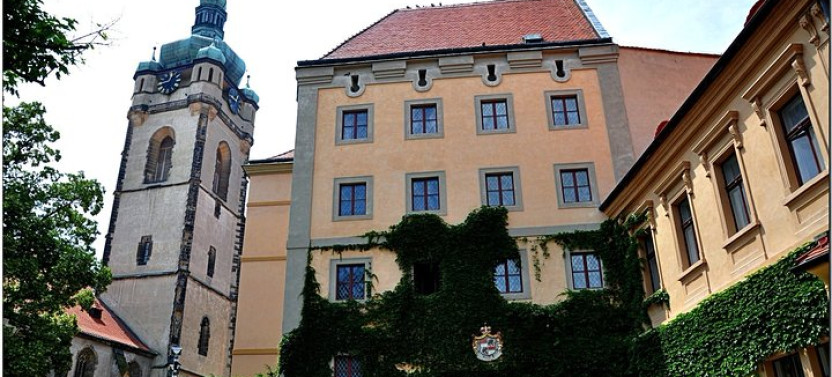 Private Luxury Terezin WWII Camp Tour with Castle Visit & Lunch