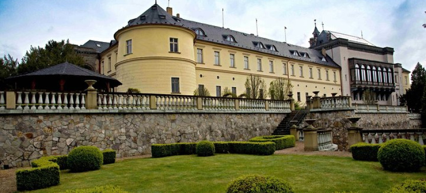 Private Zbiroh Chateau & Pilsner Urquell Brewery Day Trip from Prague