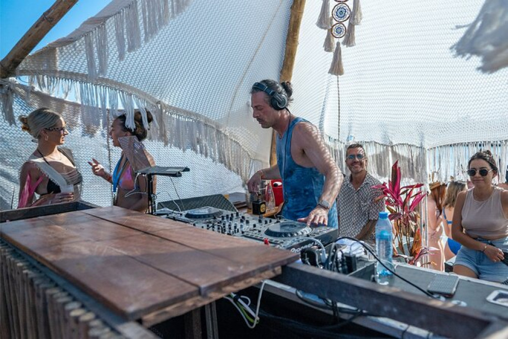 Saturday Party Boat with a DJ on Board