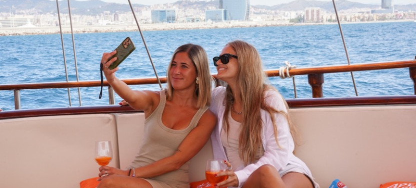 Barcelona Sailing Cruise with Open Bar, photo 2 of 15