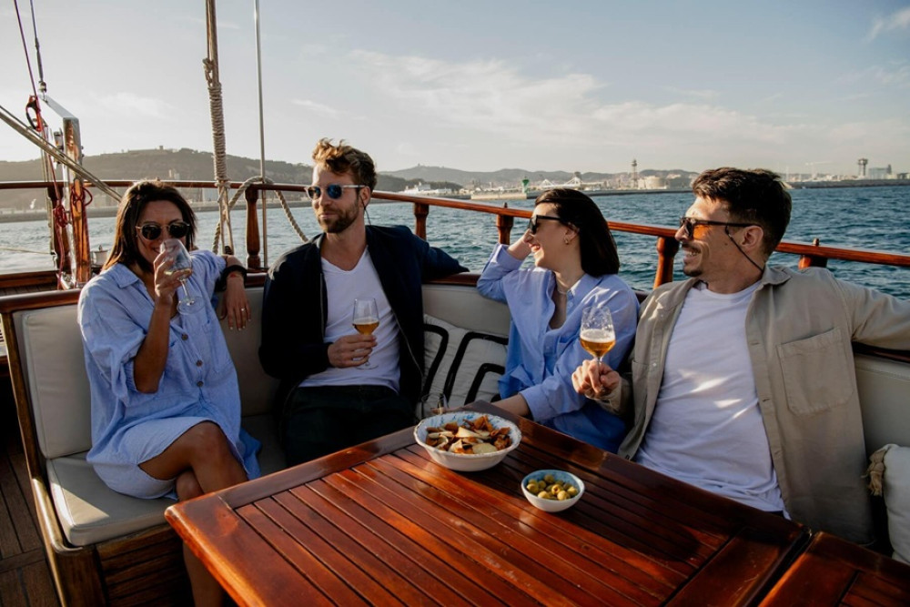 Barcelona Sunset Sail: Live Music by Aperol