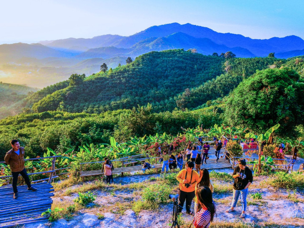 Luang Prabang: Temples, Royal Palace Museum and Phu Si Hill Walking Private