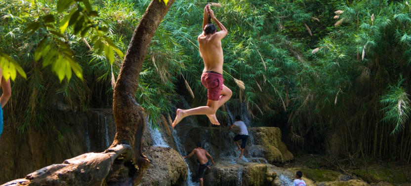 Luang Prabang: Alm Giving offering and Kuang Si Waterfall & Lunch Private