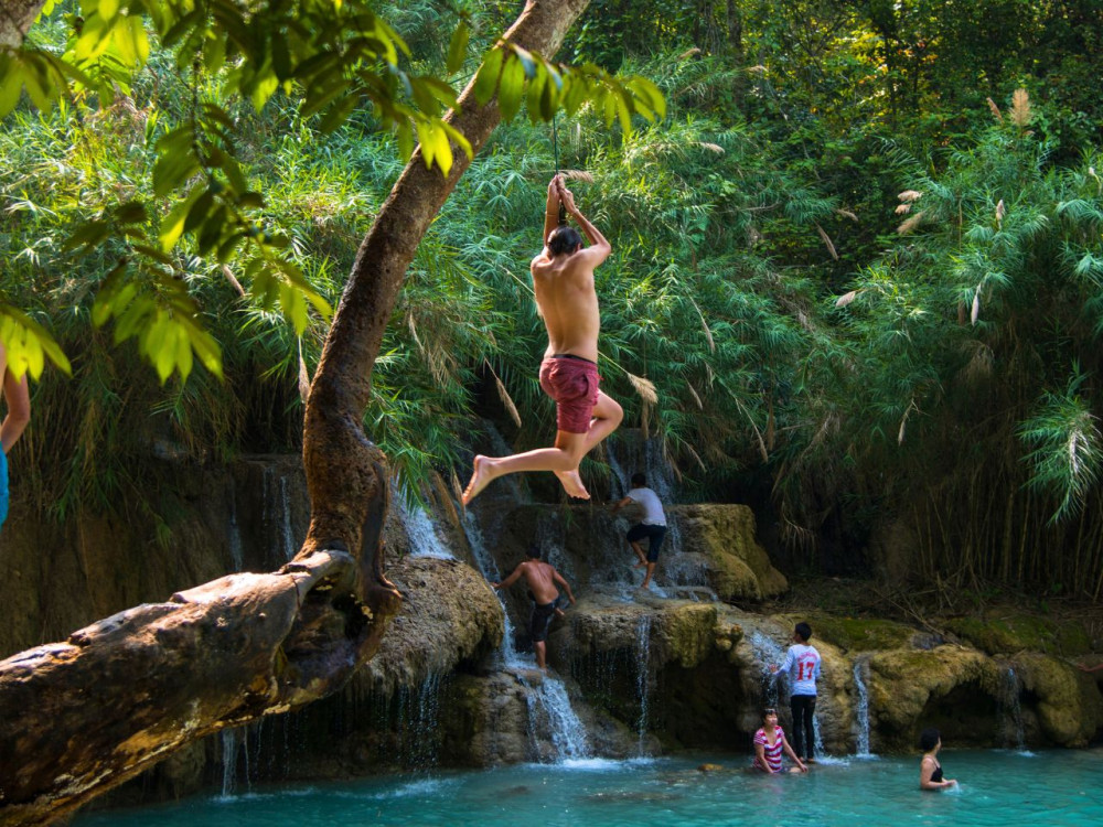 Luang Prabang: Alm Giving offering and Kuang Si Waterfall & Lunch Private
