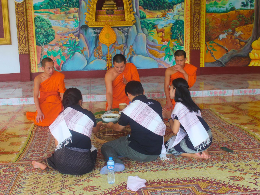 Luang Prabang: Private Cultural Experience with Local Cooking and Monk Bles
