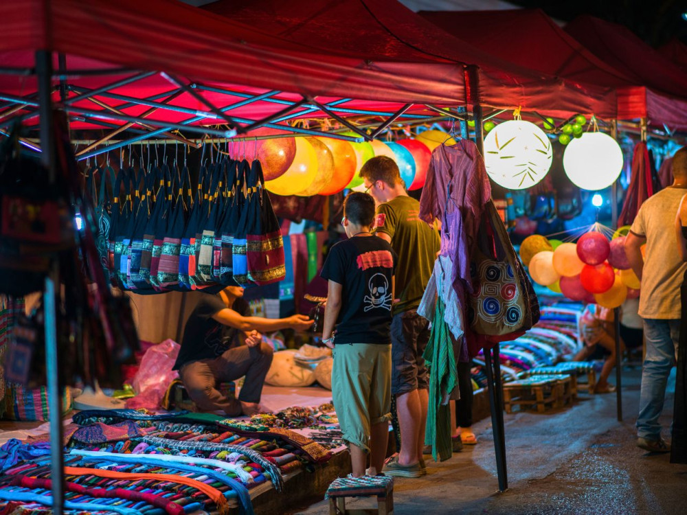 Luang Prabang: Mekong Sunset Cruise and Night Market Private Tour