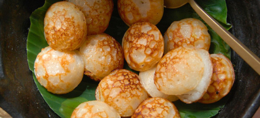 Luang Prabang: Mekong Sunset Cruise and Night Market Private Tour
