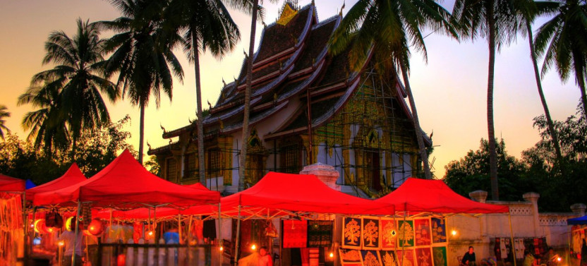 Luang Prabang: Evening Street Eats and Night Market Private Tour