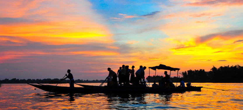Luang Prabang: Evening Street Eats and Night Market Private Tour