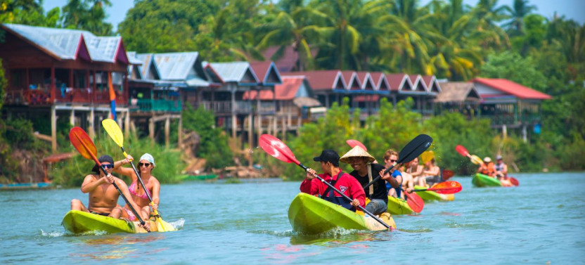 Luang Prabang: Kayaking the Mighty Mekong Full-Day Private Tour
