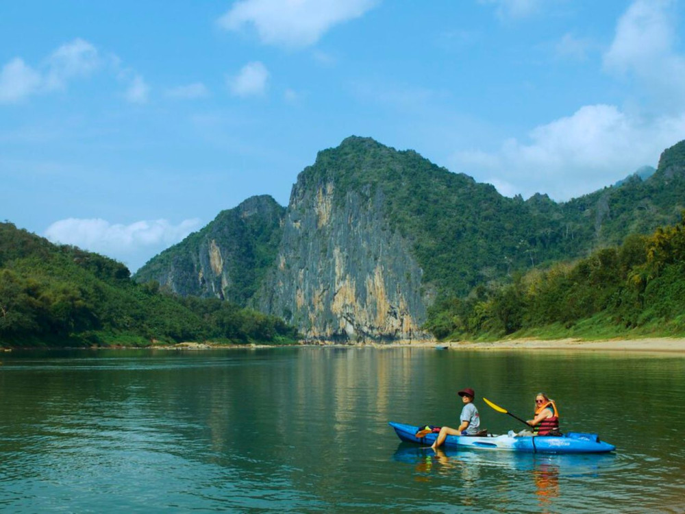 Luang Prabang: Kayaking the Mighty Mekong Full-Day Private Tour