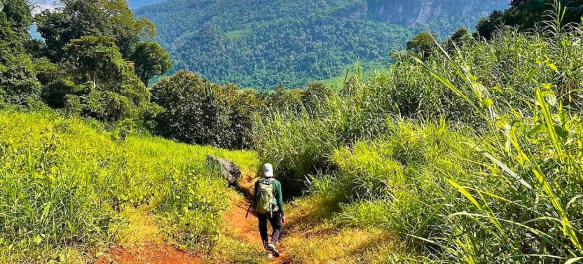 Luang Prabang: Mountain Trek to Kuang Si Waterfall with Lunch