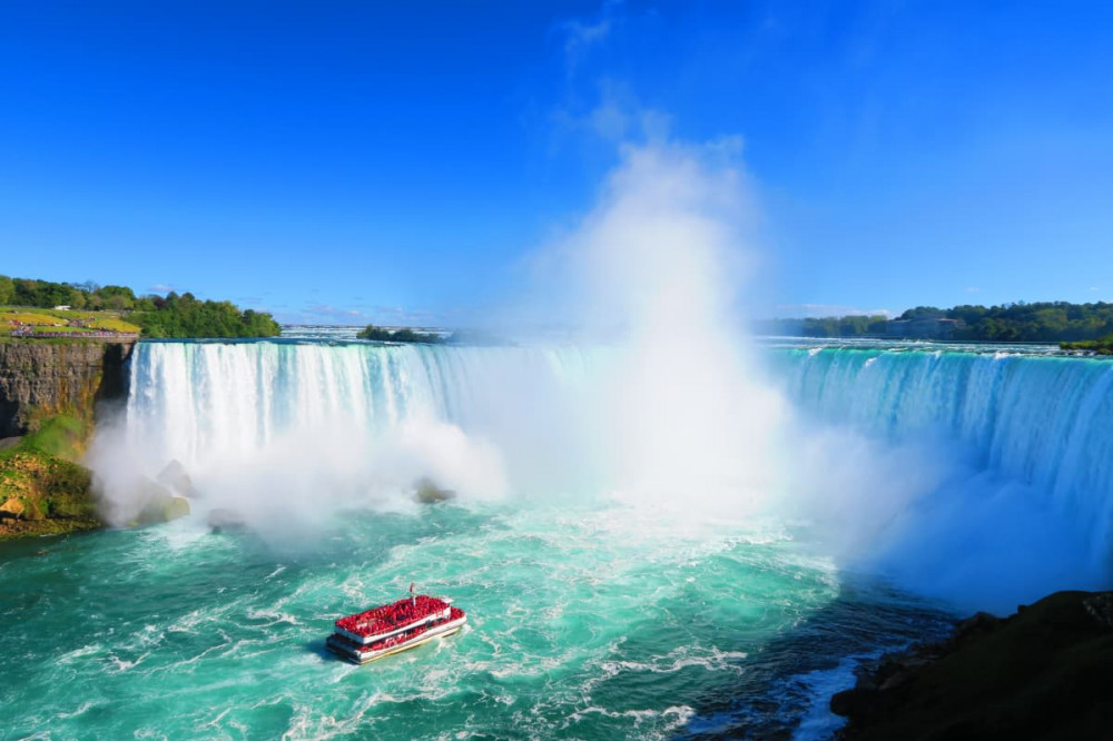 Private Niagara Falls, Canada Tour with Ride of the Falls Cruise