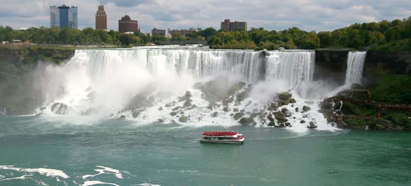 Private Niagara Falls, Canada Tour with Ride of the Falls Cruise