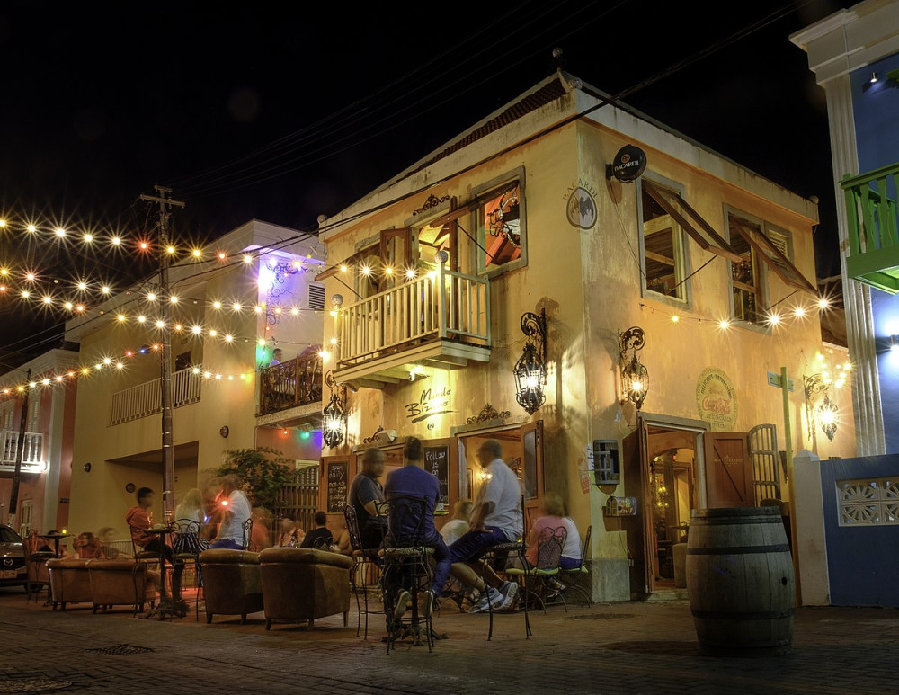 The Ultimate Curacao Night Adventure: Bars Hop & Bites