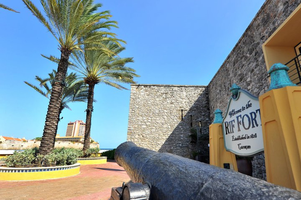 Curacao City, Shop And Beach Tour