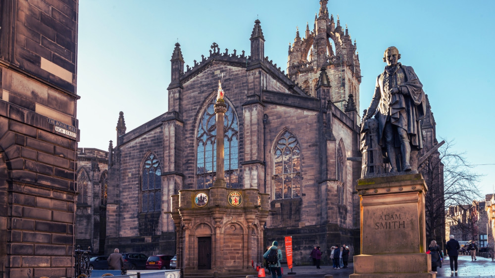 Edinburgh: Walking Tour with an English Speaking Tour Guide