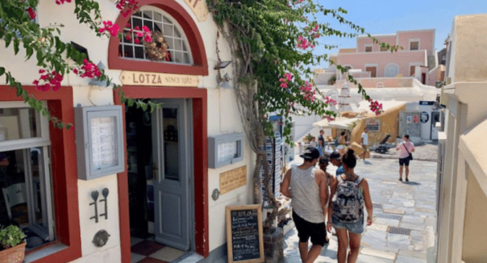 Santorini: Sunset Guided Tour with Hotel Pick-up