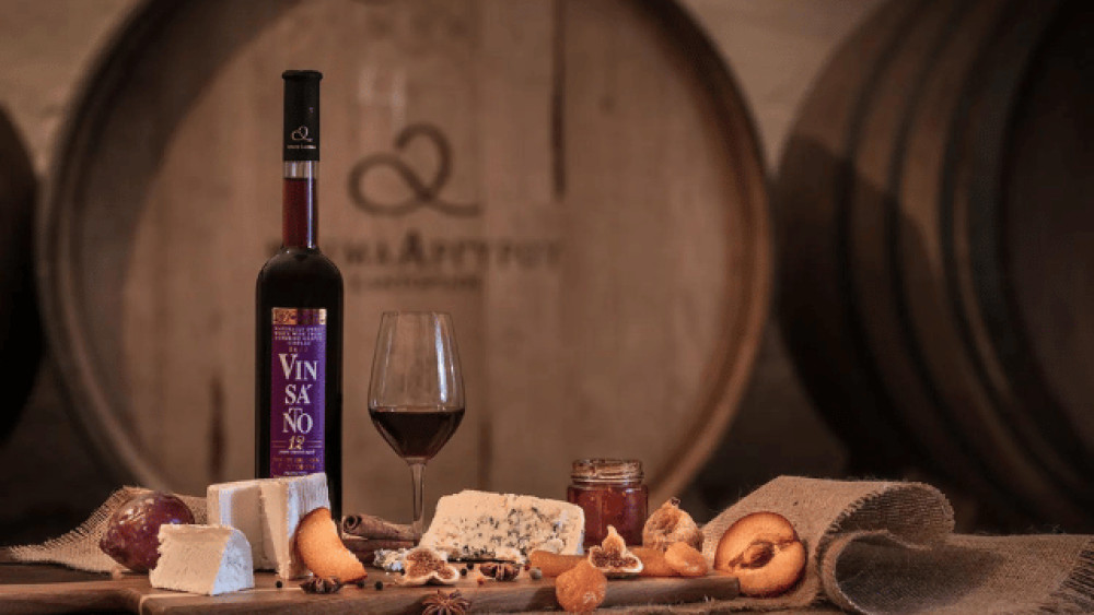 Santorini: Private Wine Tour with Snack Pairing